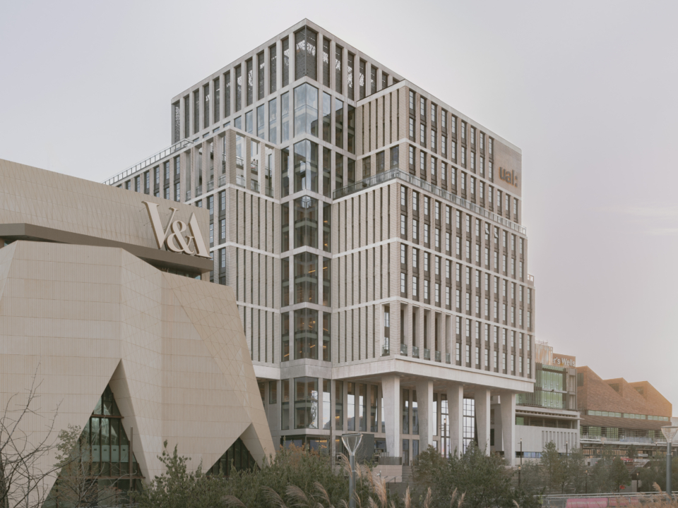 01 London College of Fashion from waterfront credit Simon Menges